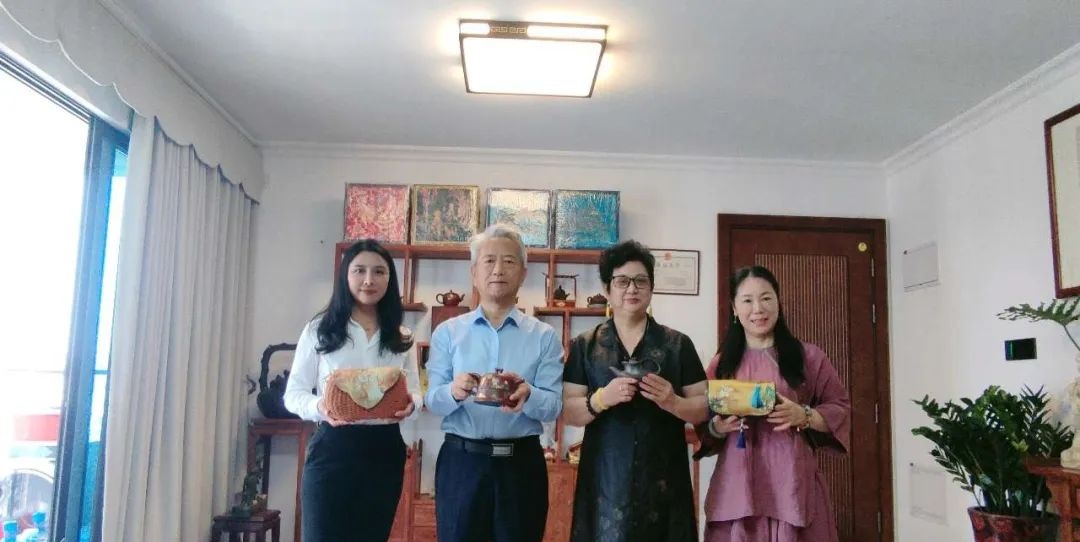 香港经济管理学院荣誉院长杜钢建教授主持传统技艺融合交流会